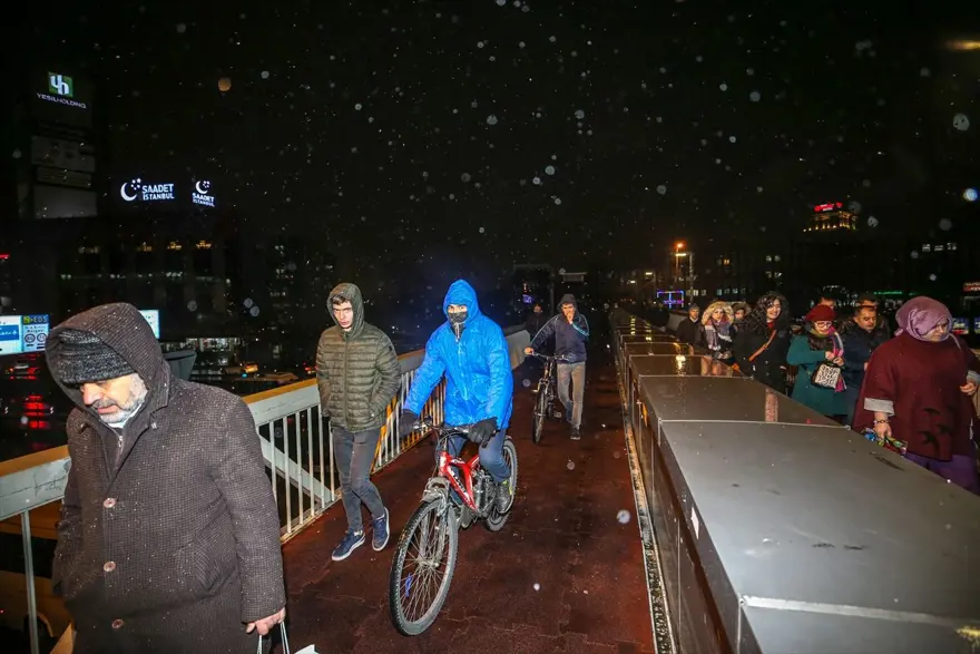 İstanbul'da kar yağışı başladı 4