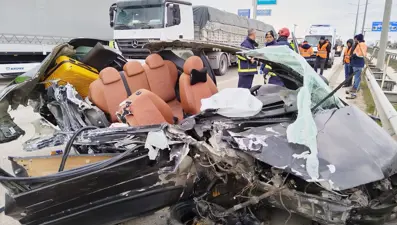 Amasya’da feci kaza: Otomobil paramparça oldu