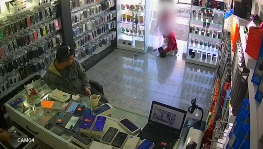 Mersin'de 2 aylık köpeği severken öldürdüler! 2