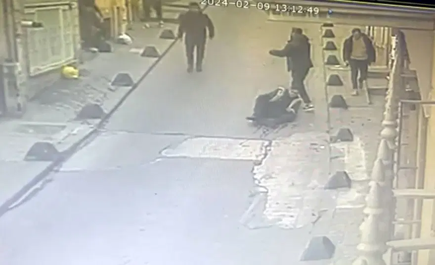 İstanbul’da akılalmaz olay: Düşmanına benzetti, yanlış adamıvurdu 4 İstanbul’da akılalmaz olay: Düşmanına benzetti, yanlış adamıvurdu 4