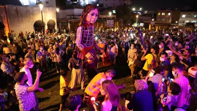 Kukla Amal'ın İngiltere yolculuğu başladı