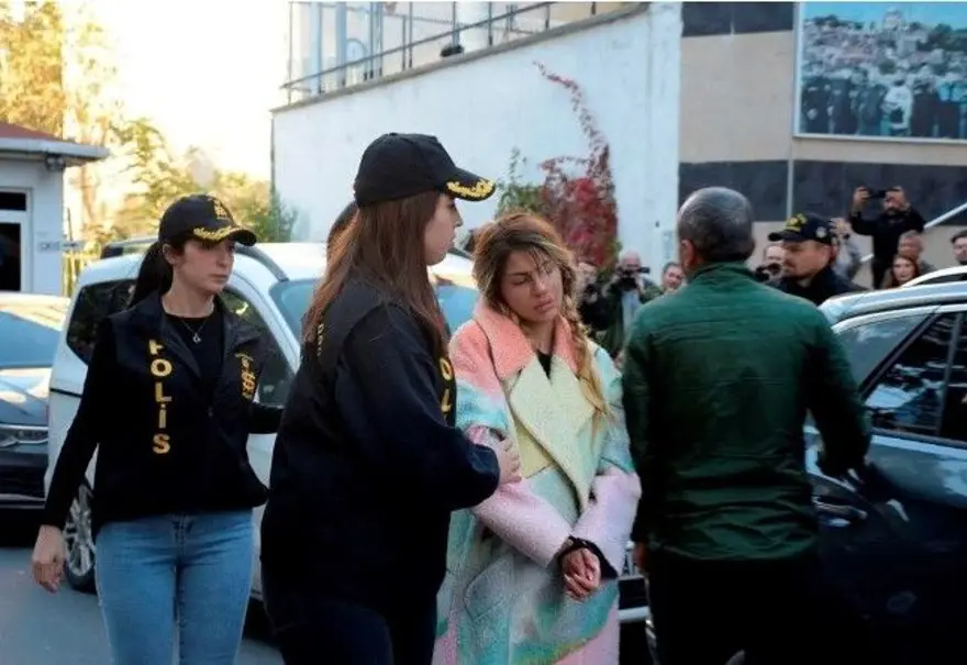 Candan harikalar diyarında: Börek yiyor, avukat olmak istiyor 1 Candan harikalar diyarında: Börek yiyor, avukat olmak istiyor 1