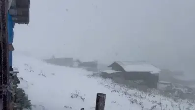 Ardahan'ın yüksek kesimlerine kar yağdı