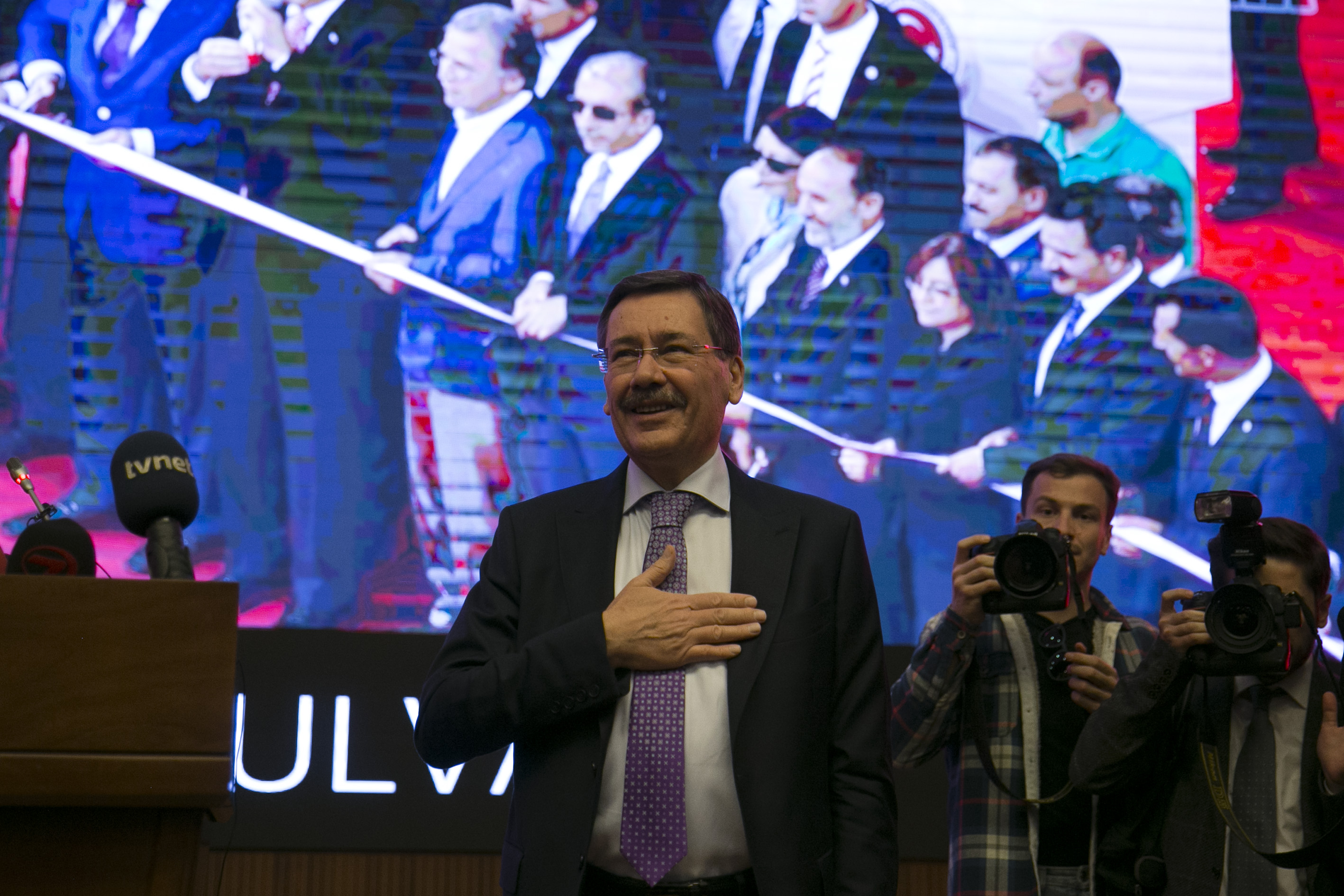 Gökçek: Erdoğan'ın emrine uyarak başkanlığı bırakıyorum
