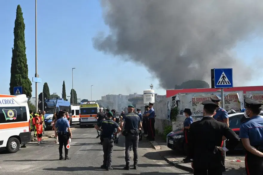 Roma'da benzin istasyonu patladı! Çok sayıda yaralı var 3 Roma'da benzin istasyonu patladı! Çok sayıda yaralı var 3