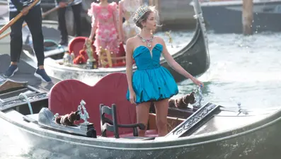 Gondollu defileye Leni Klum damgası