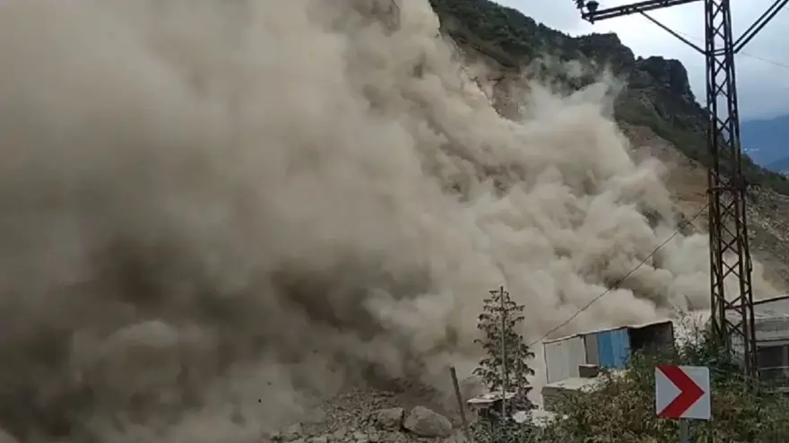 Trabzon'da taş ocağında heyelan 1