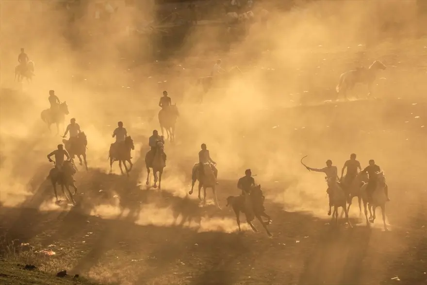 kırgız türkleri, buzkaşı, kökbörü oyunu, oğlak postu kapmaca, ulupamir, erciş 