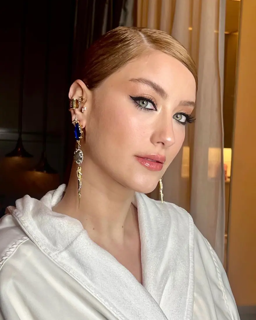 Paris dönüşü hastalanan Hazal Kaya'dan eşi Ali Atay'la paylaşım Paris dönüşü hastalanan Hazal Kaya'dan eşi Ali Atay'la paylaşım