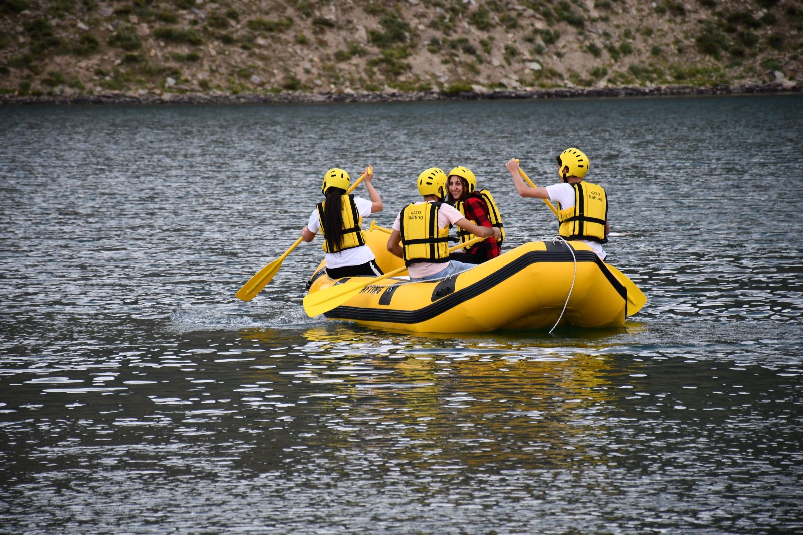 3 bin rakımda rafting keyfi