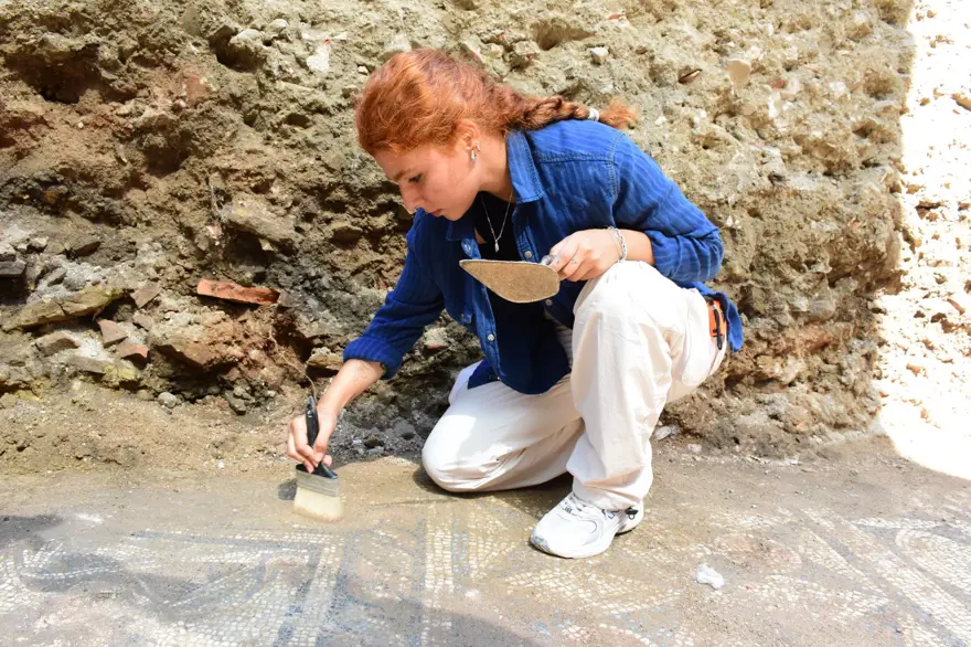 Side'de Kalliope'nin betimlendiği mozaik zemin gün yüzüne çıkarıldı 13