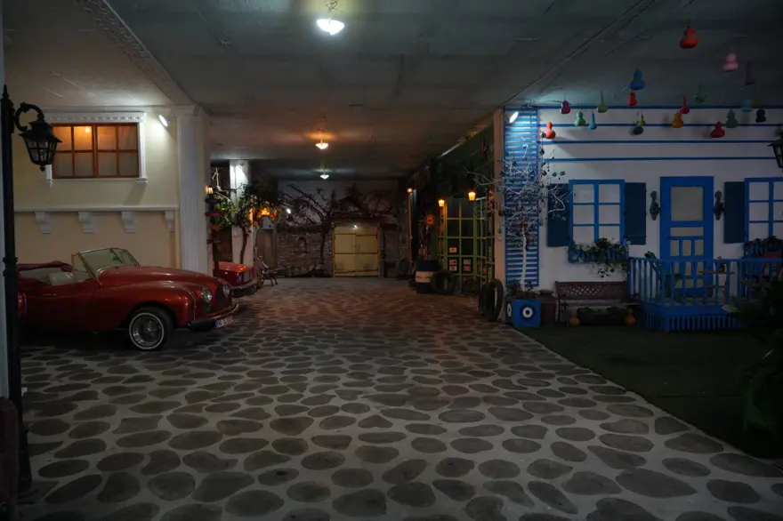 Bu evi görenler film platosu sanıyor: Hepsi aile yadigarı 9