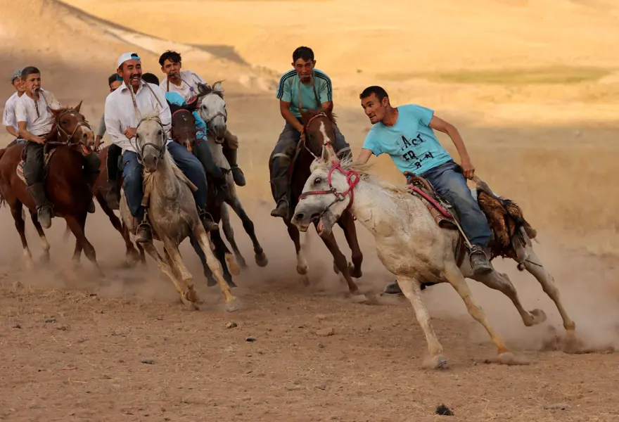Van'daki Kırgız Türkleri ülkelerinin 31. bağımsızlık yıl dönümünü kutladı 11 Van'daki Kırgız Türkleri ülkelerinin 31. bağımsızlık yıl dönümünü kutladı 11