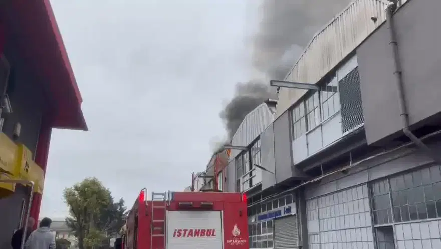Bahçelievler'de sanayi sitesinde iş yeri yangını 1 Bahçelievler'de sanayi sitesinde iş yeri yangını 1