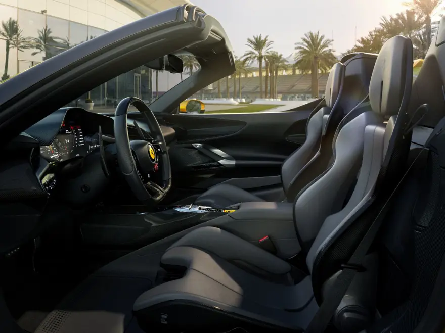Ferrari'den üstü açılır hibrit elektrikli aracını tanıttı 8