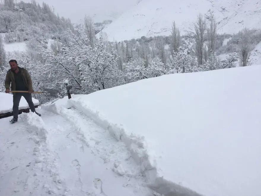 Van'da kar yolları kapattı: 83 yerleşim yerine ulaşım yok 11 Van'da kar yolları kapattı: 83 yerleşim yerine ulaşım yok 11