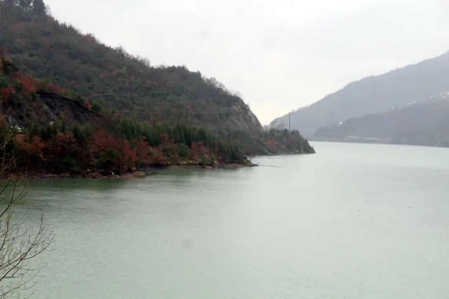 Yuvacık Barajı dolunca kapaklar açıldı 7