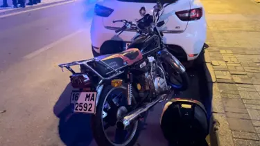 Motosiklet yola atlayan yayaya çarptı: 1 ölü, 2 yaralı