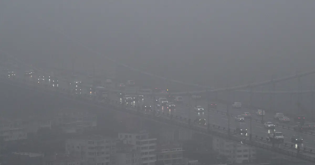 İstanbul'da göz gözü görmüyor. Boğaz ve köprüler yok oldu