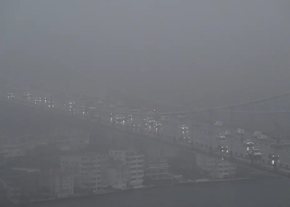 İstanbul’da göz gözü görmüyor. Boğaz ve köprüler yok oldu