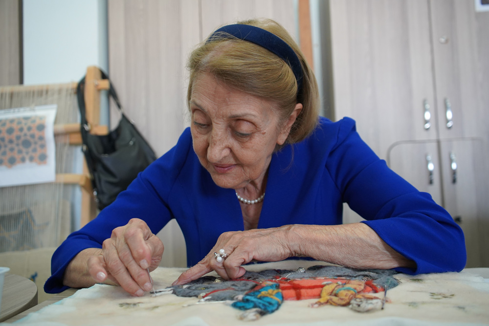 Hobi olarak başladı, usta öğreticiliğe yükseldi. 84 yaşında kendi sergisini açmak istiyor