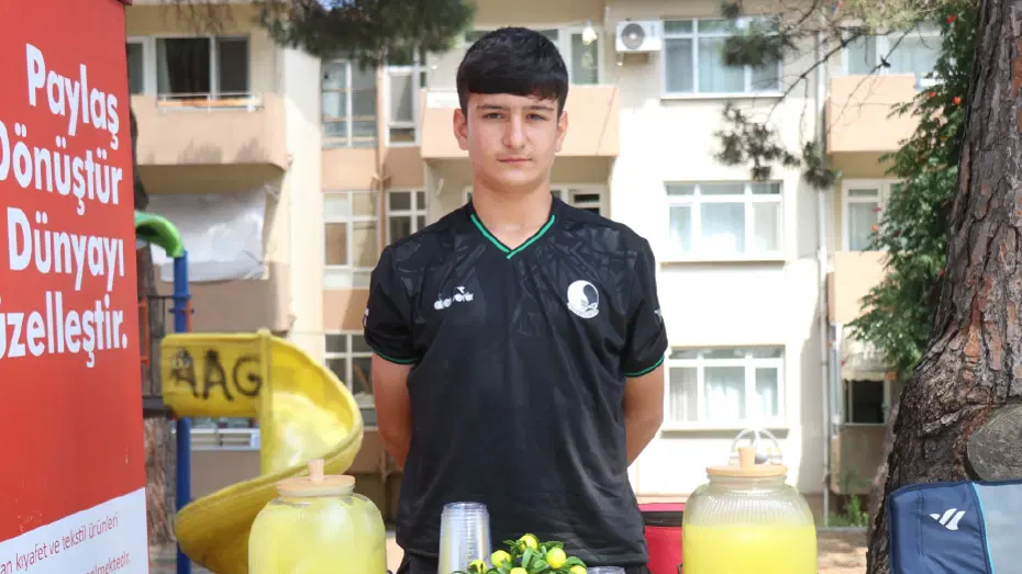 14 yaşında asgari ücretin 3 katını kazanıyor. 6 saatte günlük kazancı 3 bin lirayı buluyor