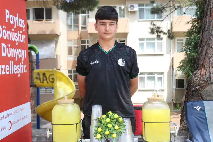 14 yaşında asgari ücretin 3 katını kazanıyor. 6 saatte günlük kazancı 3 bin lirayı buluyor 14 yaşında asgari ücretin 3 katını kazanıyor. 6 saatte günlük kazancı 3 bin lirayı buluyor