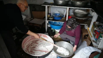 Tek başına değil, iki kişi yapılıyor. Ağızları tatlandıran lezzetin sırrı 3 saatte gizli