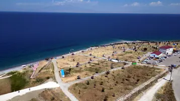 Yeniden ücretsiz oldu. Türkiye'nin göl kıyısındaki tek mavi bayraklı plajına yoğun ilgi