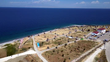 Yeniden ücretsiz oldu. Türkiye'nin göl kıyısındaki tek mavi bayraklı plajına yoğun ilgi