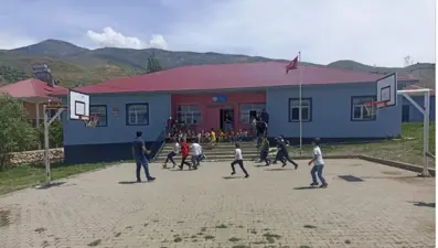 Karlıova’da 1 okul için yıkım, 1 öğrenci yurdunda güçlendirme kararı