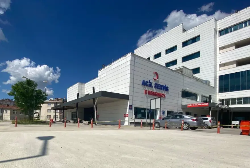 Fabrika işçilerini taşıyan servis devrildi: 13 yaralı 4