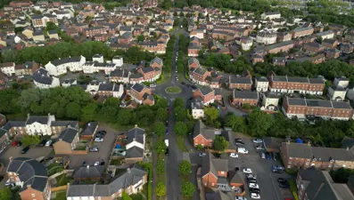 Sürücülerin korkulu rüyası "sihirli kavşak"ta Tesla üç tur attı