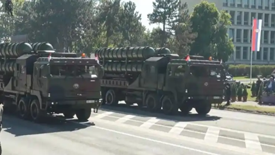 Çin füzeleri Avrupa'da: Geçit töreni şaşkınlık yarattı