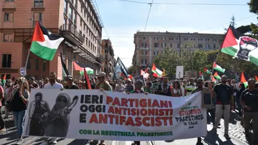 İtalya'da binlerce kişi İsrail'i protesto etti