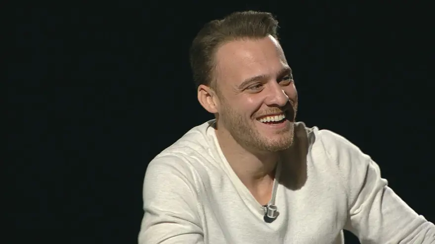 "AŞIRI DEMODE BİR AŞIĞIM" 2