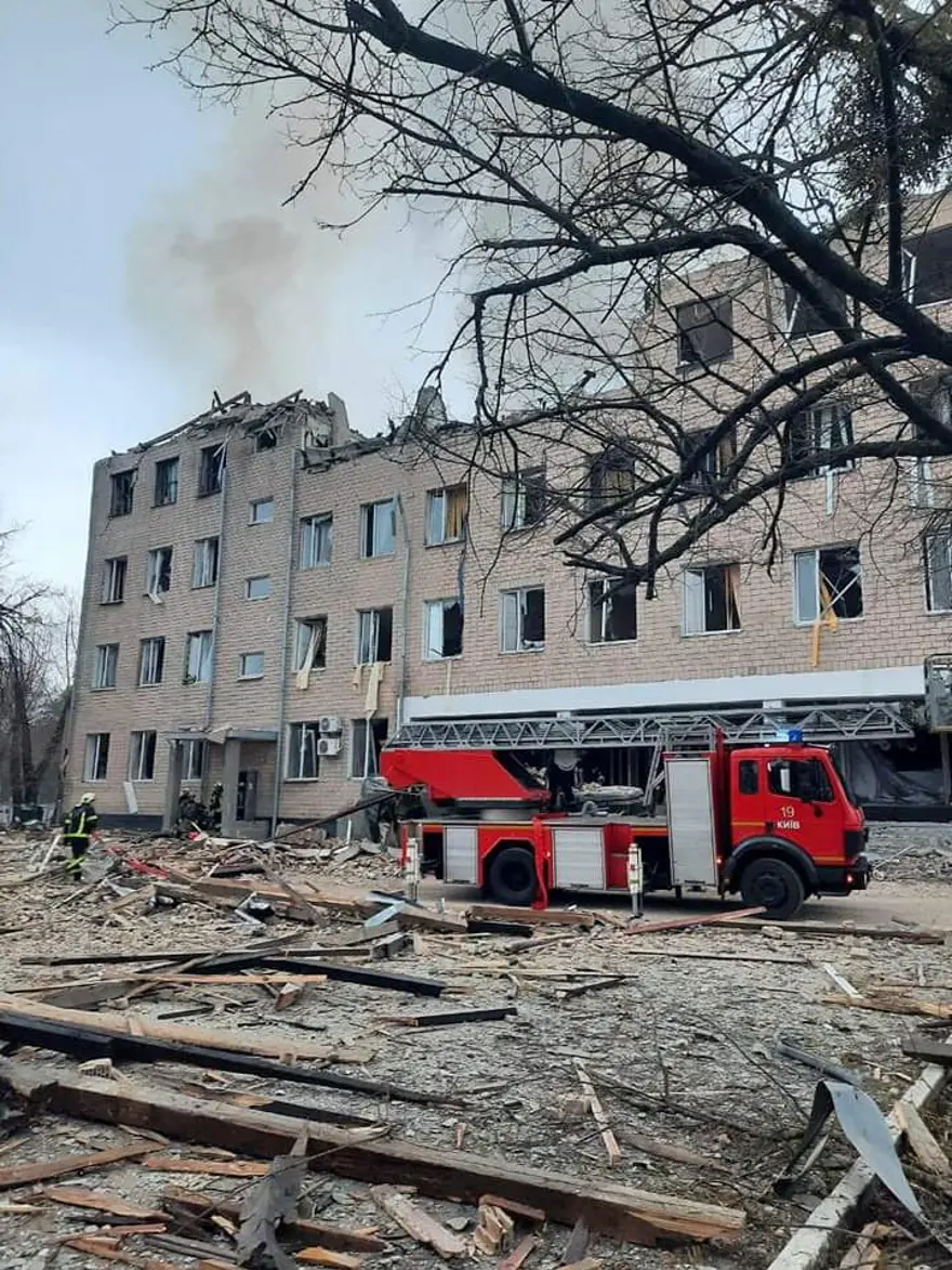 Rusya Ukrayna'yı vuruyor: Kentlerden ilk görüntüler 9 Rusya Ukrayna'yı vuruyor: Kentlerden ilk görüntüler 9