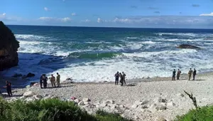 Kocaeli'de denizde kaybolan 17 yaşındaki genç aranıyor Kocaeli'de denizde kaybolan 17 yaşındaki genç aranıyor