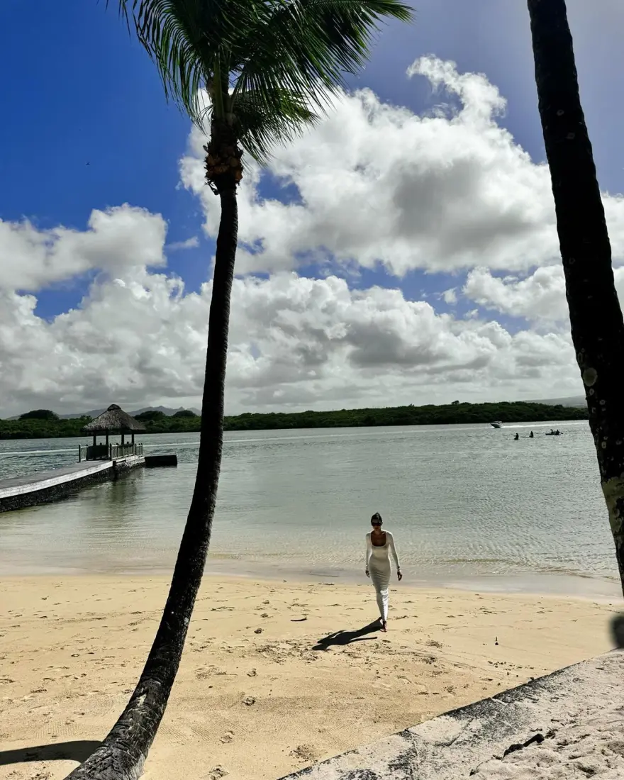Hande Erçel şimdi de Mauritius tatilinde 5