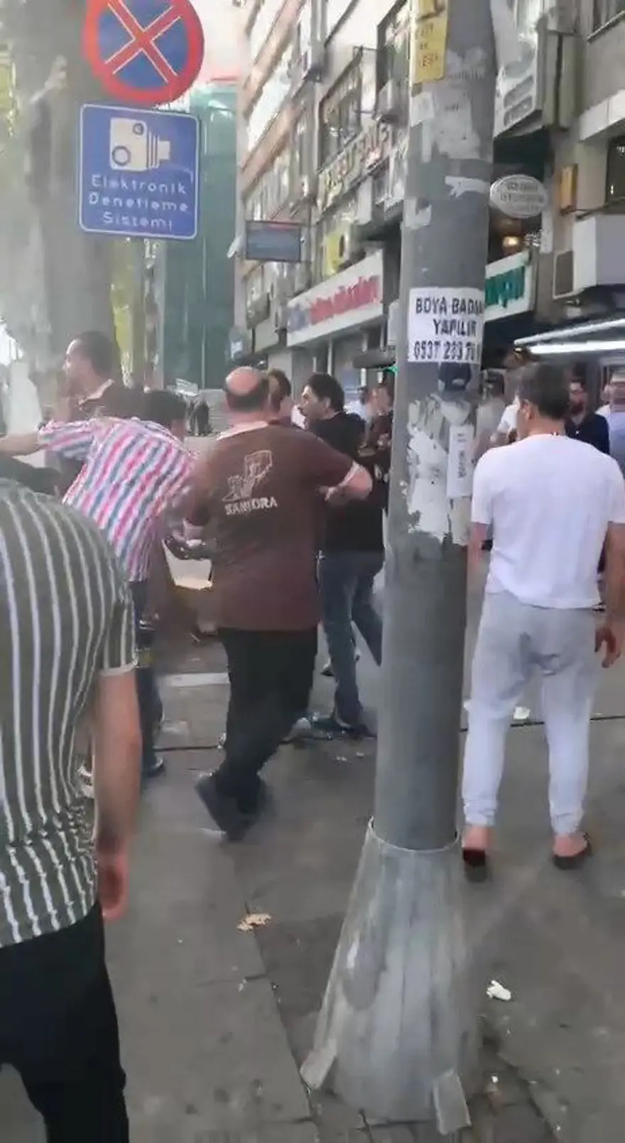 Fatih’te park yerikavgasında bıçaklar çekildi 2