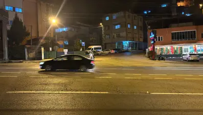 Otomobille çarpışan motosikletteki çift hayatını kaybetti