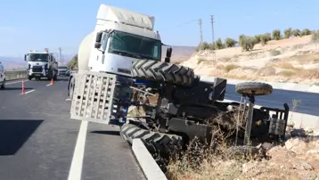 Kilis'te beton mikseri ile traktör çarpıştı