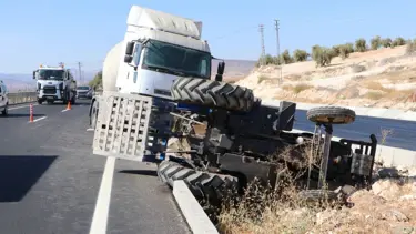 Kilis'te beton mikseri ile traktör çarpıştı