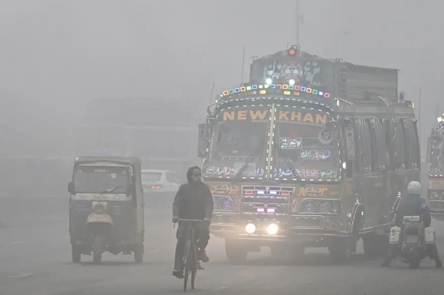 Pakistan'da hava kirliliği: Toksik duman uzaydan görülüyor, milyonlarca insan tehlikede! 4 Pakistan'da hava kirliliği: Toksik duman uzaydan görülüyor, milyonlarca insan tehlikede! 4