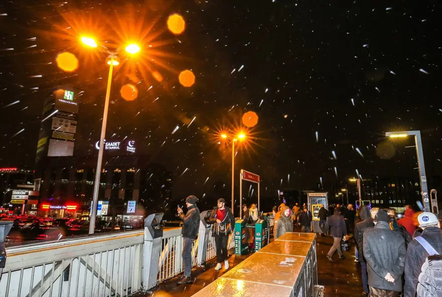 İstanbul'da kar yağışı başladı 1