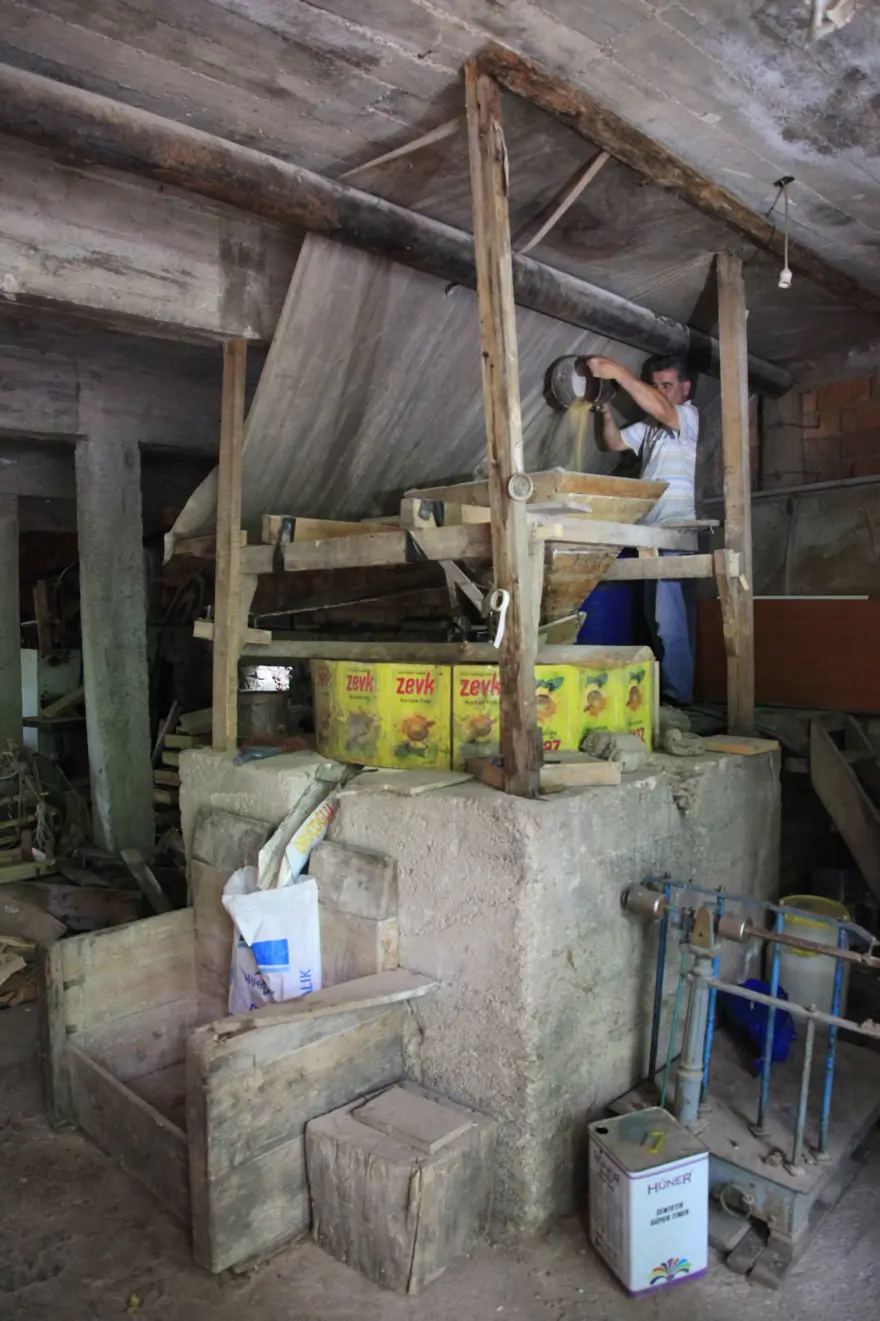 Bin rakımlı tepede zamana meydan okuyan 9 asırlık su değirmeni 16