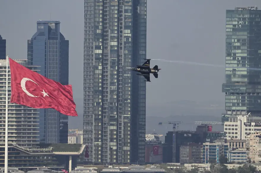 Türk Yıldızları ve SOLOTÜRK 100. yıl için İstanbul semalarında 22
