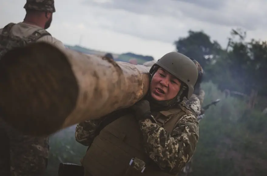 Ukraynalı kadınlar cephede görev almak için hazırlık yapıyor 65 Ukraynalı kadınlar cephede görev almak için hazırlık yapıyor 65