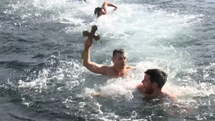 Bakırköy ve Ortaköy'de haç çıkarma töreni 6