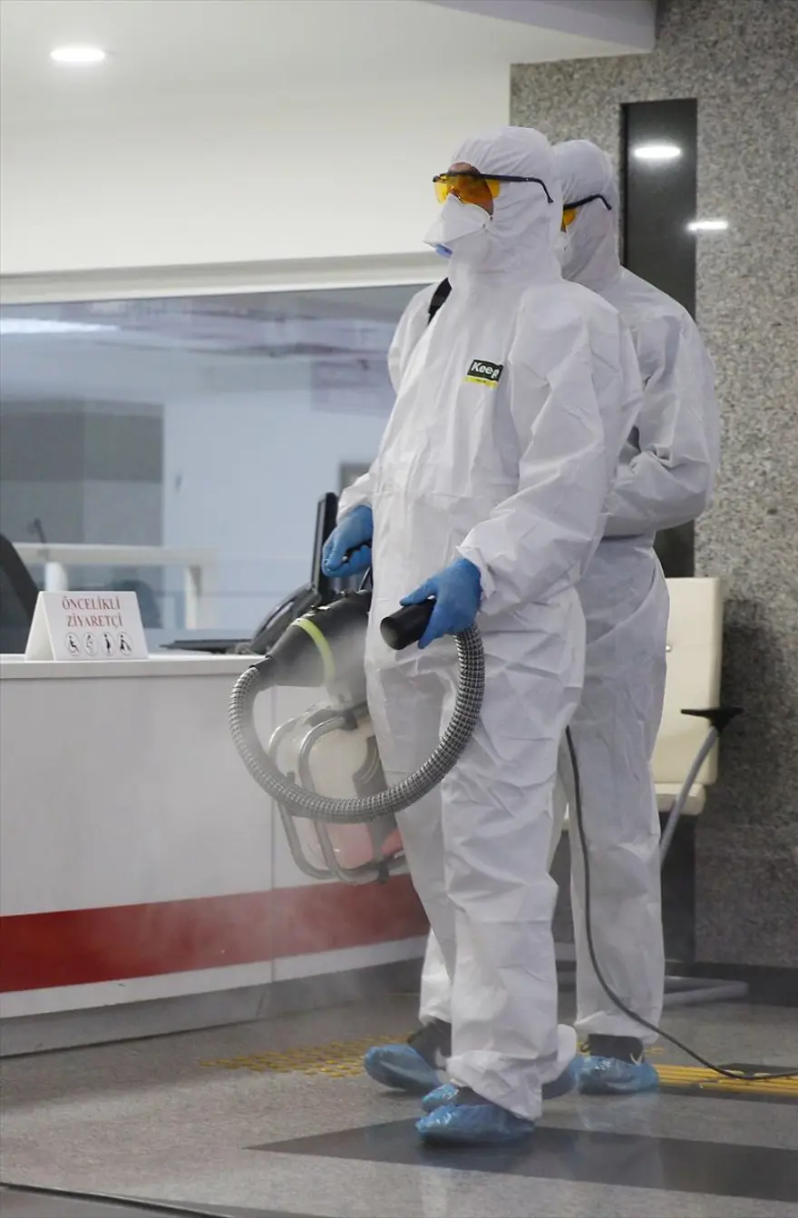 Meclis'te Corona virüs için dezenfeksiyon yapıldı 13